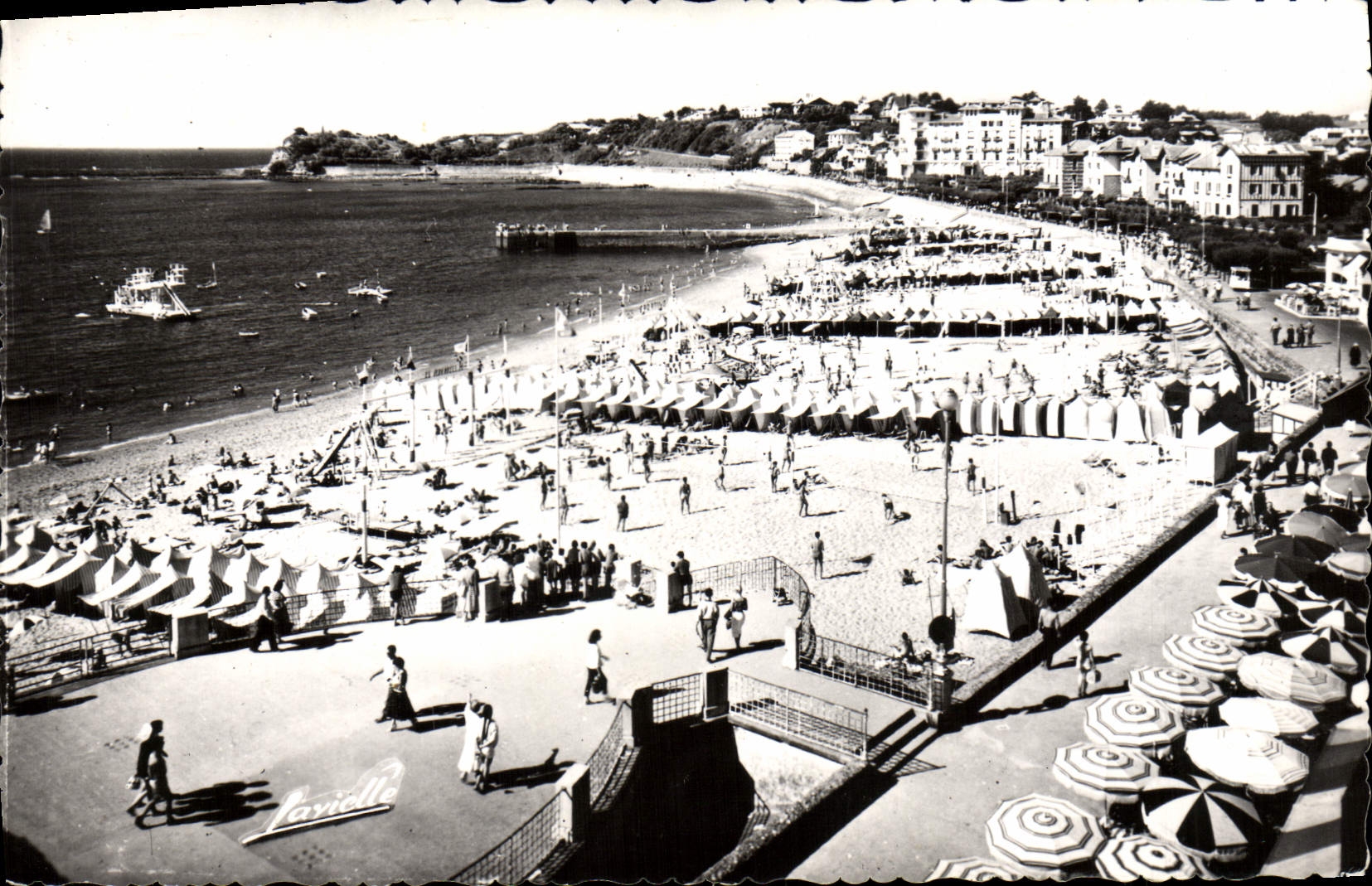 Plage de Saint-Jean-de-Luz — vue en direction de Sainte-Barbe — L. Lavielle, n° P.939