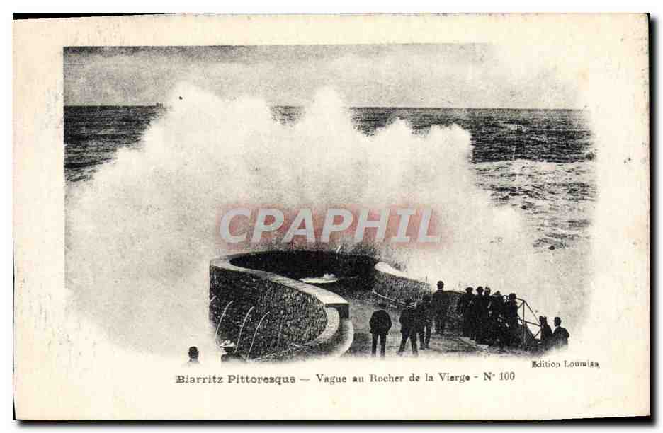 CPA Biarritz Pittoresque Vague au Rocher de la Vierge