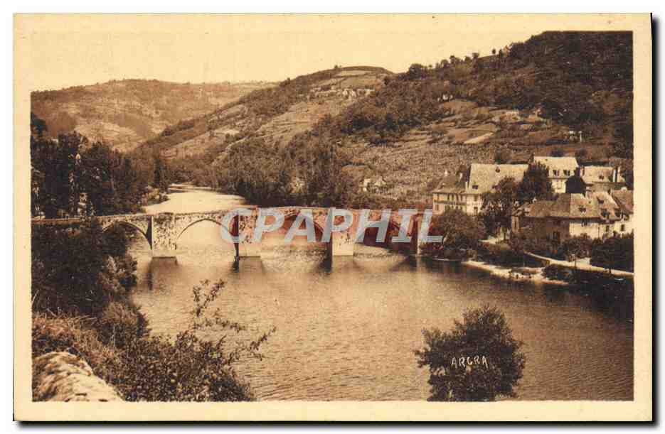 CPA Entraygues Sur Truyere Pont gothique sur la Truyere