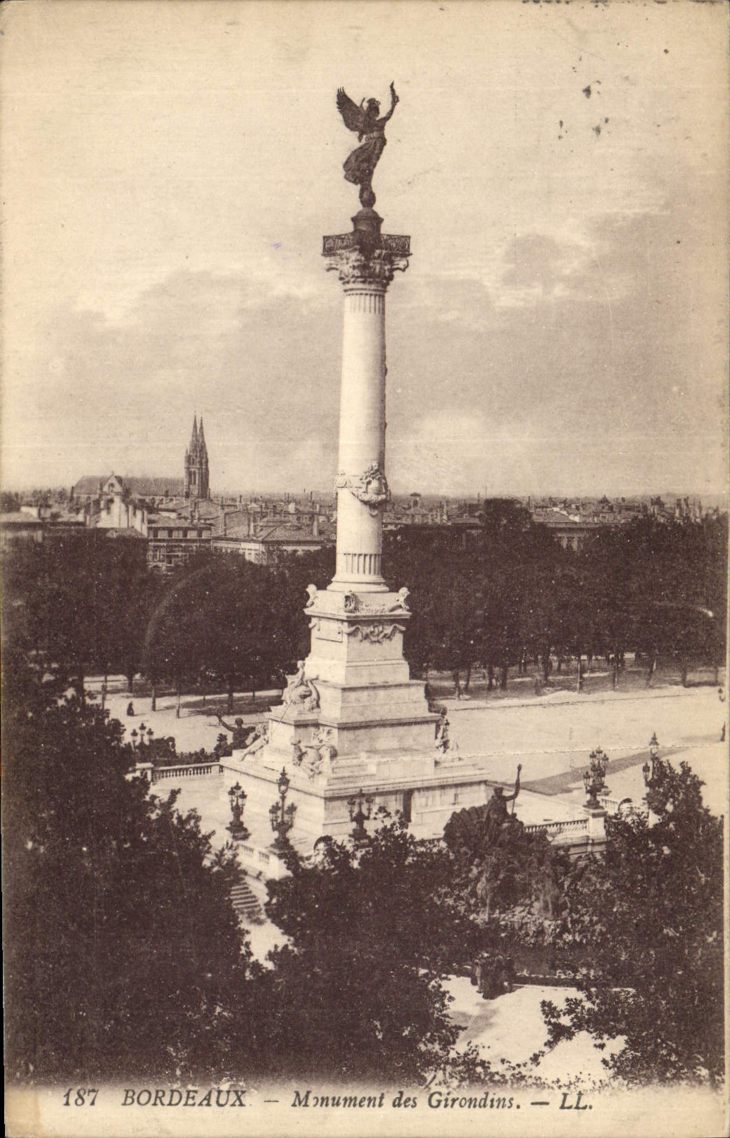 CPA Bordeaux Monument des Girondins