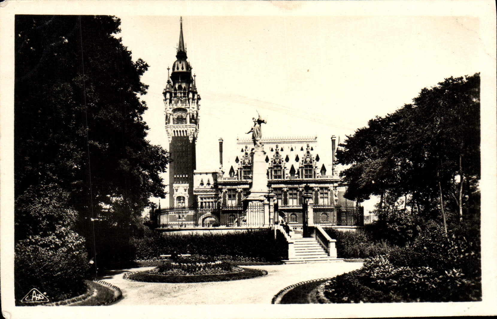 CPA Calais L'Hotel de Ville