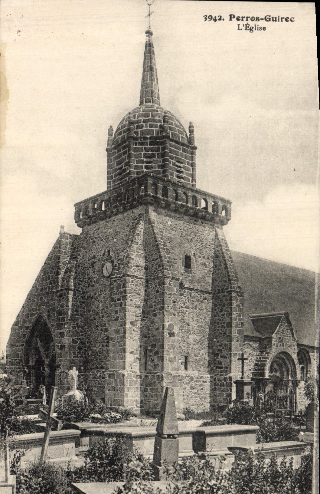 Perros-Guirec — Die Kirche — Ansichtskarte Nr. 3942