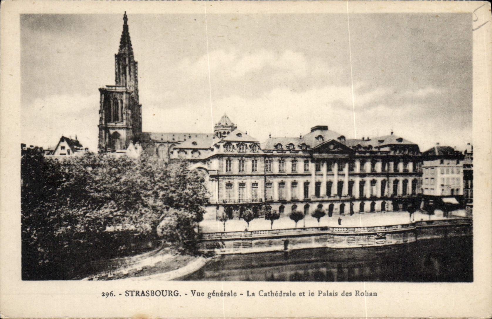 CPA Strasbourg Vue Cathedrale Et Le Palais des Rohan