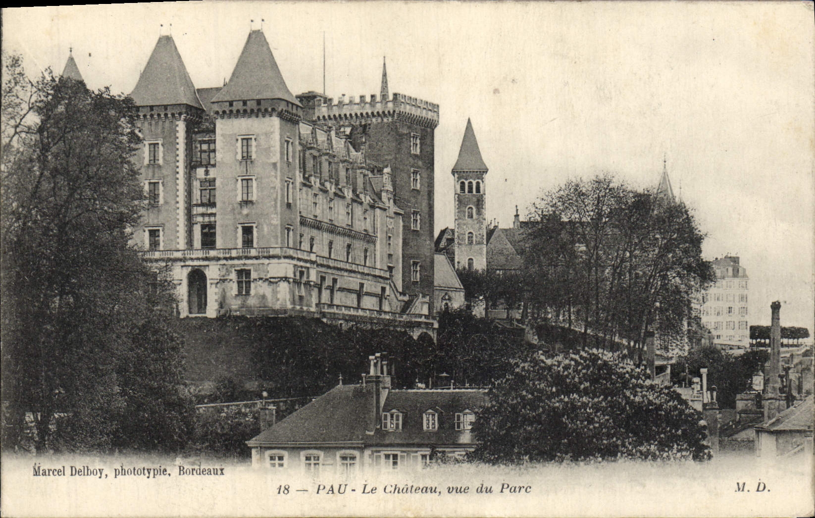 PAU — Das Schloss, Blick vom Park — Marcel Delbroy, Phototypie, Bordeaux