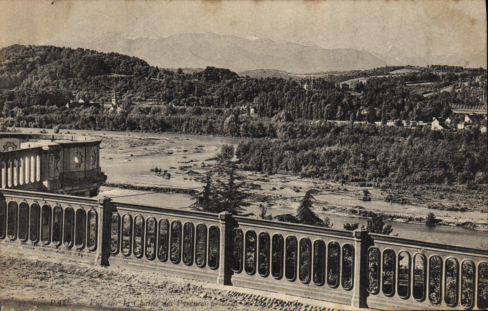 Vue de la Garonne des Pyrénées — Pau — n°102