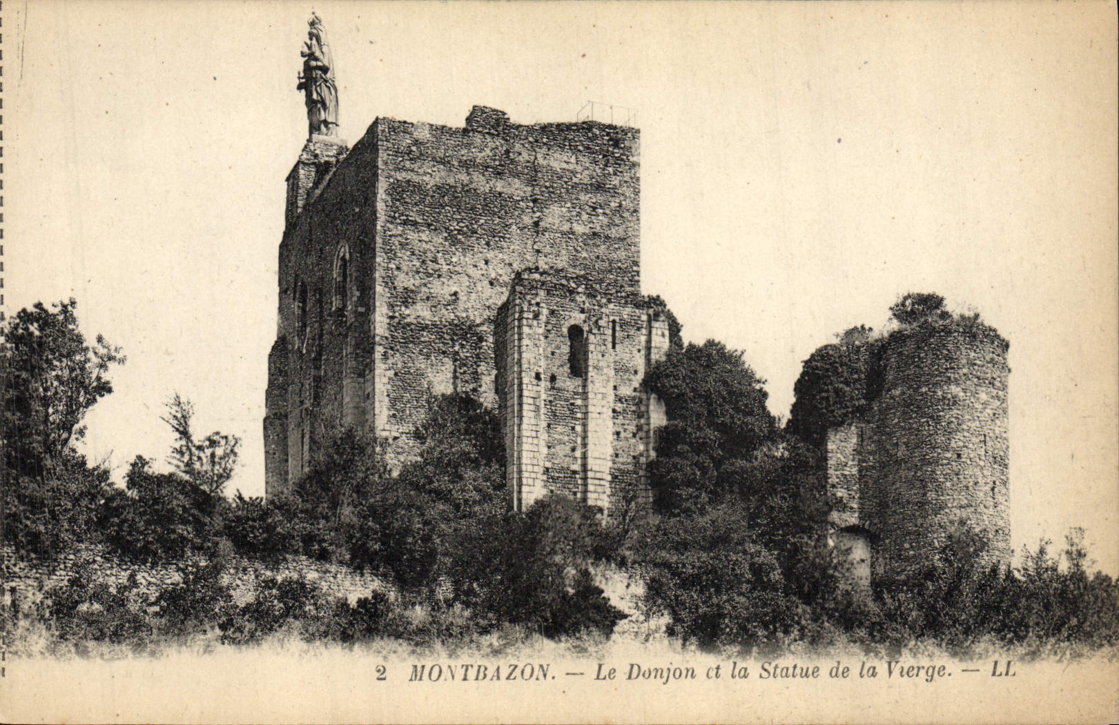 CPA Montbazon Le Donjon et la Statue de la Vierge 