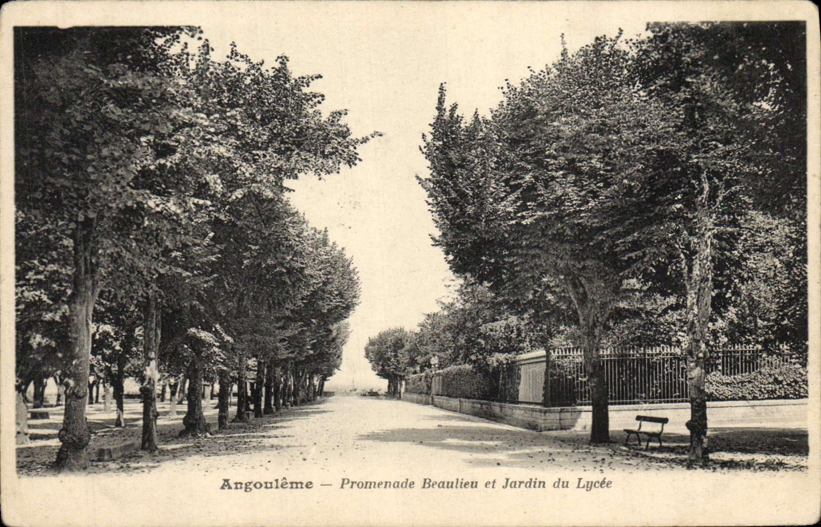 CPA Angouleme Promenade Beaulieu et Jardin du lycee