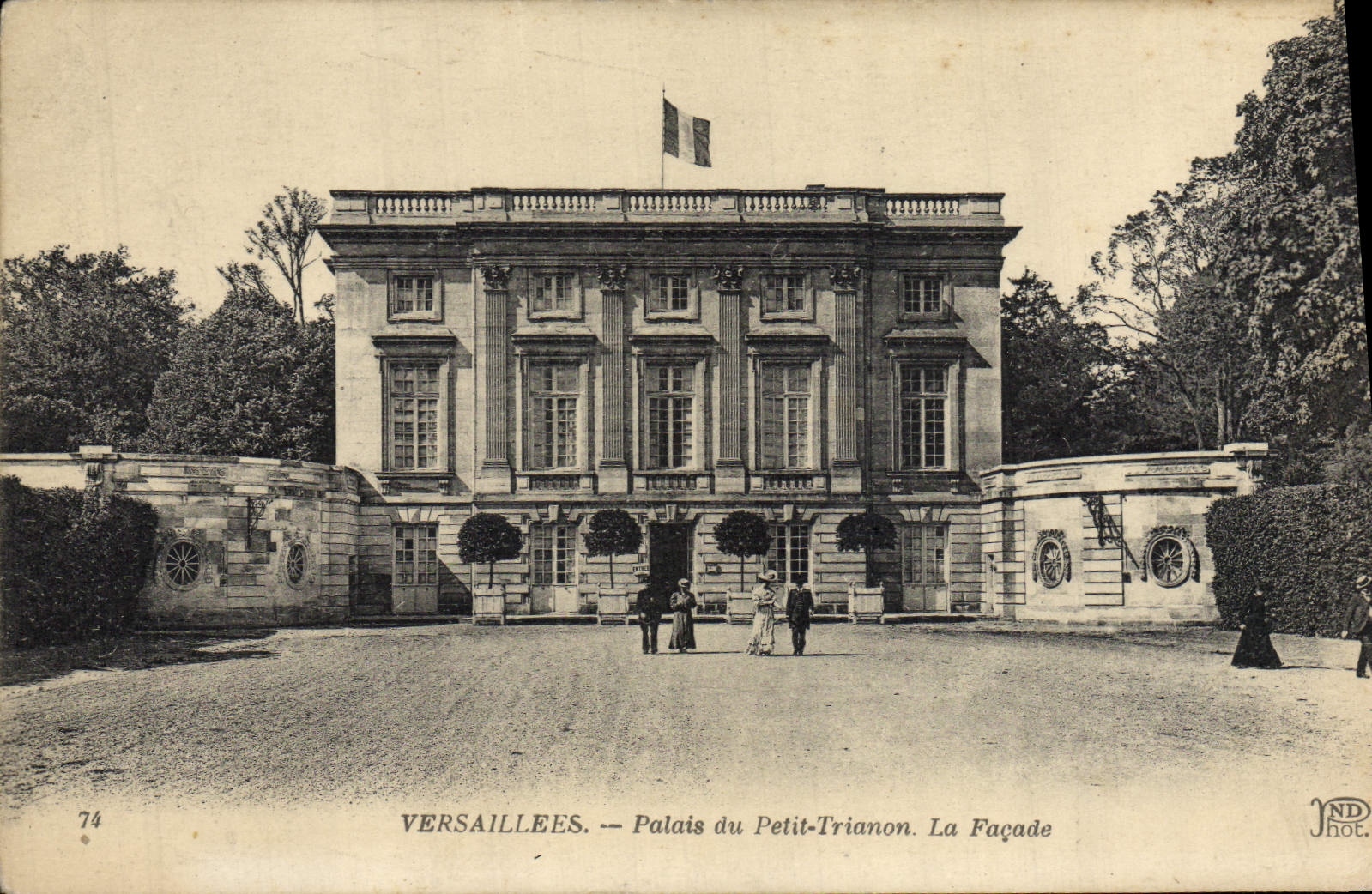 CPA Versaillees Palais du Petit Trianon La Facade 