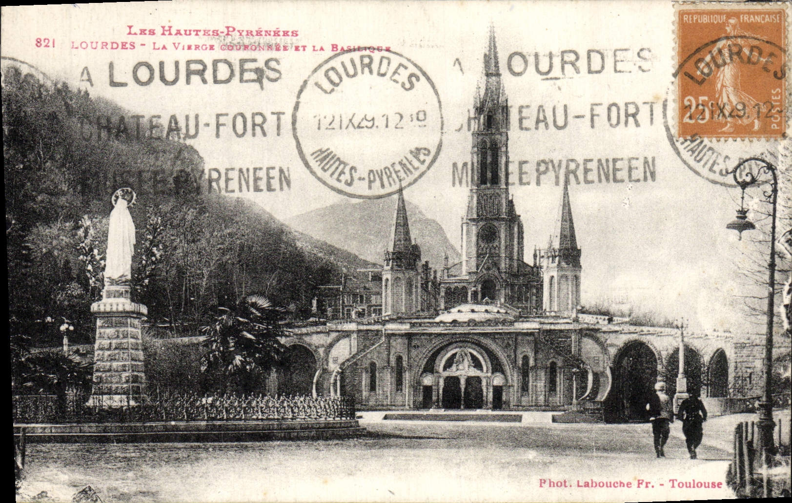 CPA Lourdes La vierge couronnee de la basilique