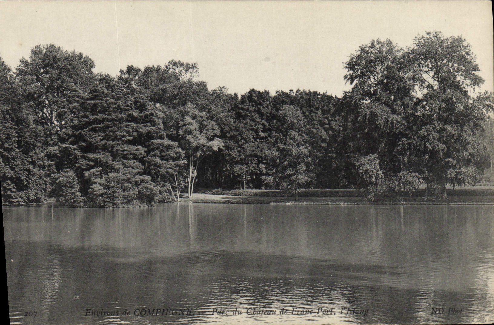 CPA Environs de Compiegne Parc du chateau de Franc Port L'etang