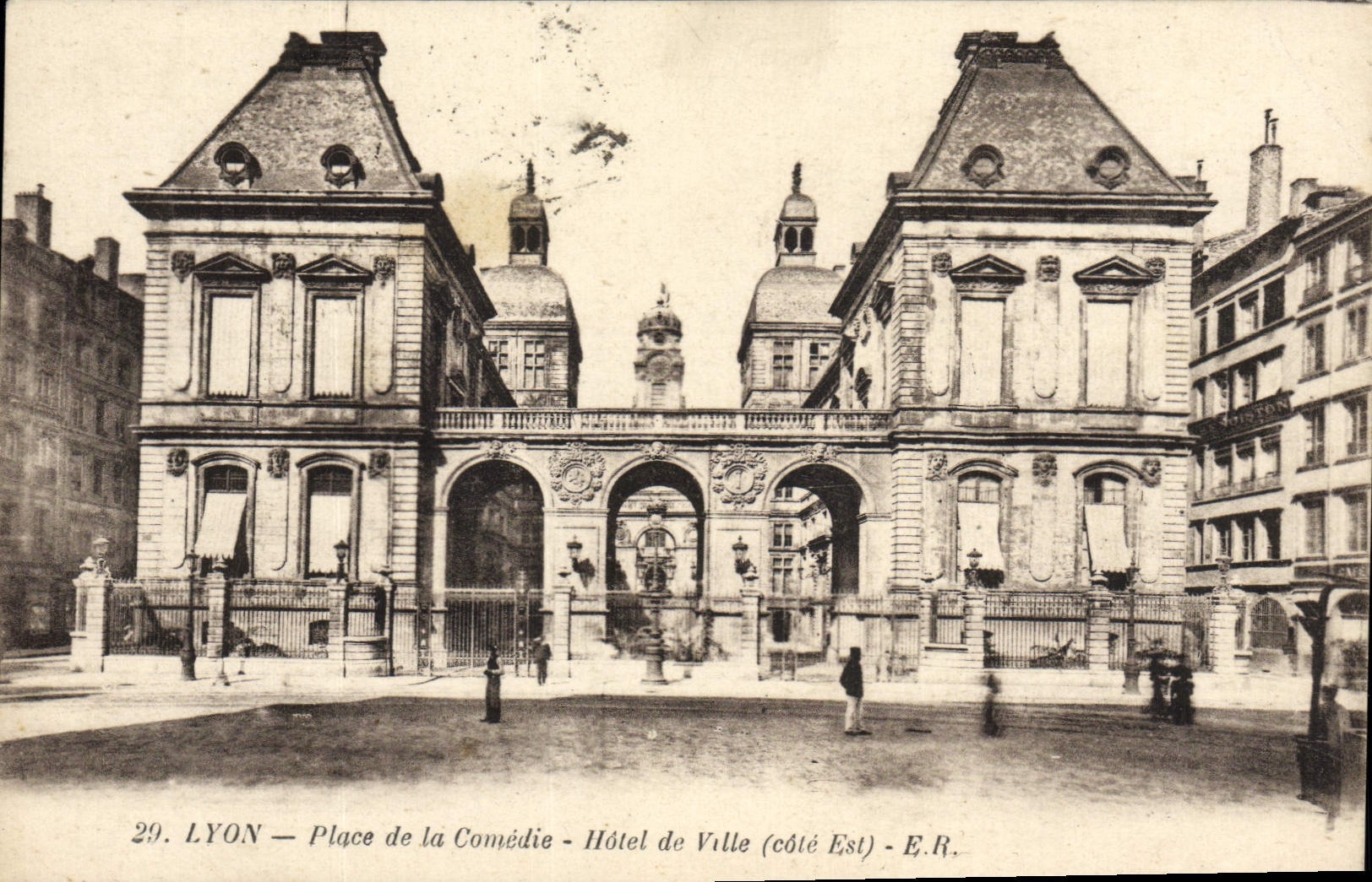 CPA Lyon Place de la Comedie Hotel de Ville 