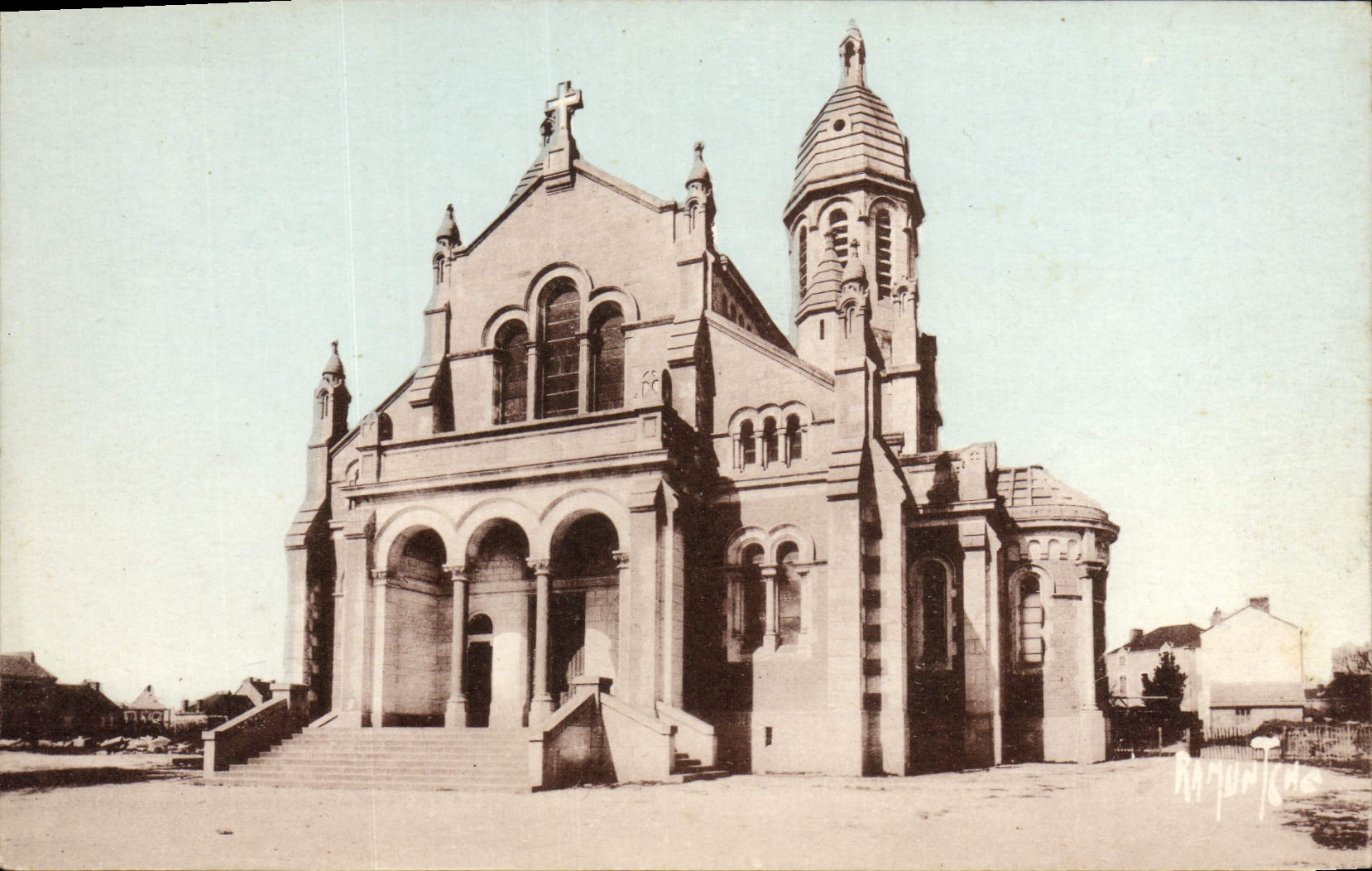 La Roche-sur-Yon — Église du Sacré-Cœur — Éditions Artistiques Raymond Bergevin
