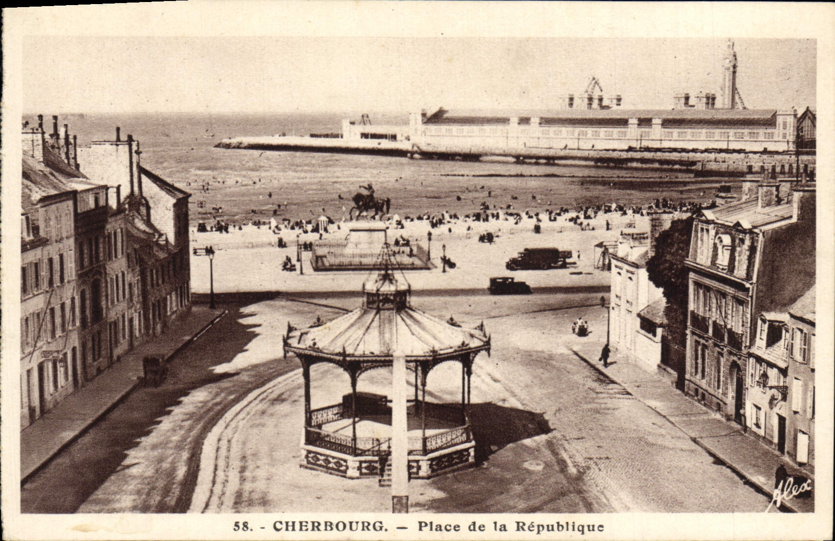 CPA Cherbourg Place de la Republique Napoleon 1er