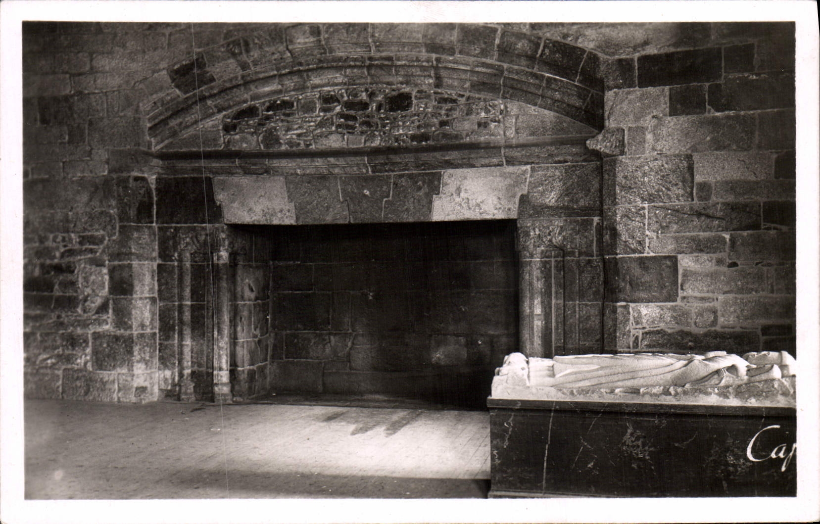 CPA Dinan Chateau de la Duchesse Anne Sale a Manger 
