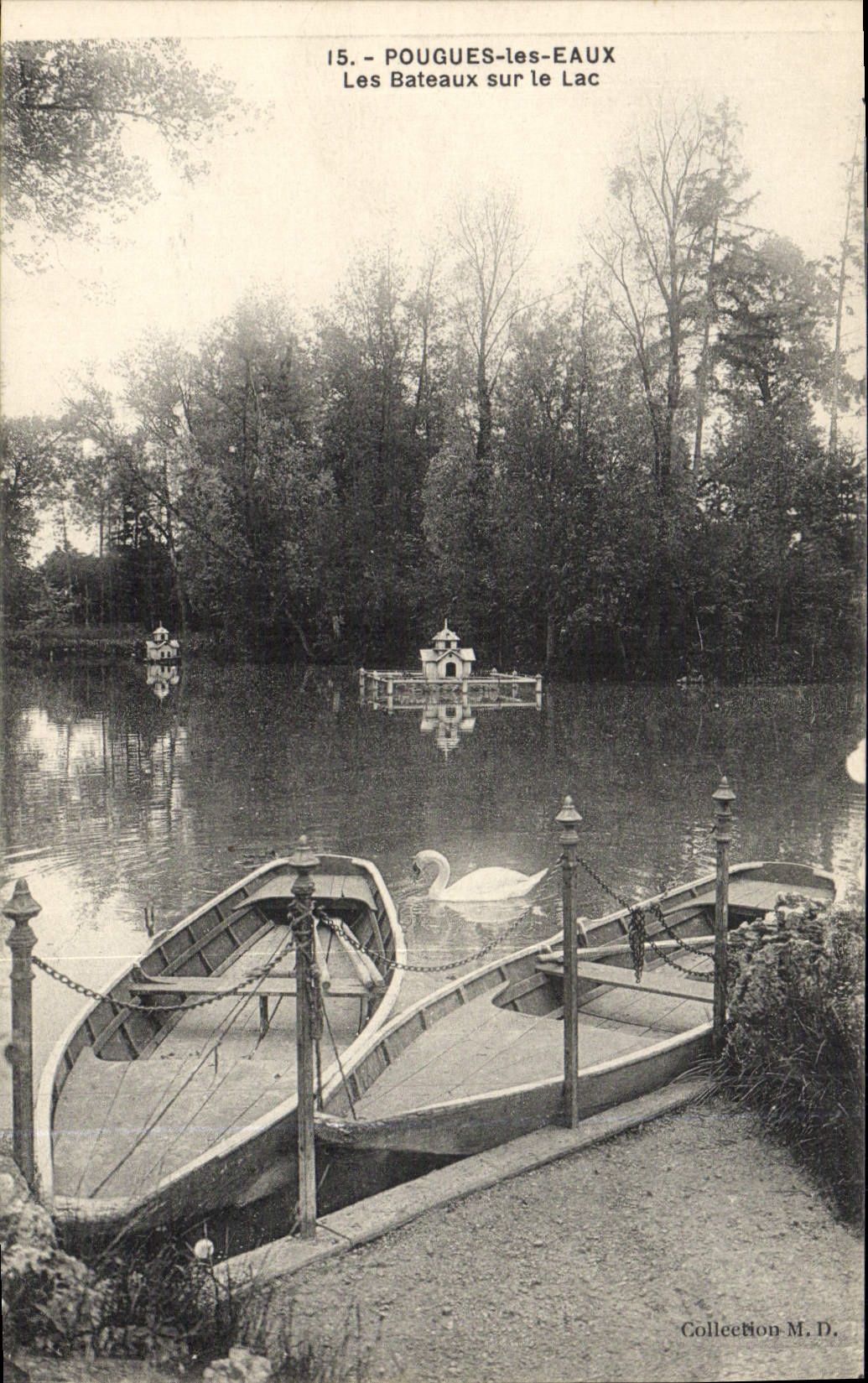 CPA Pougues Les Eaux Les Bateaux Sur Le Lac Cygne Bateau