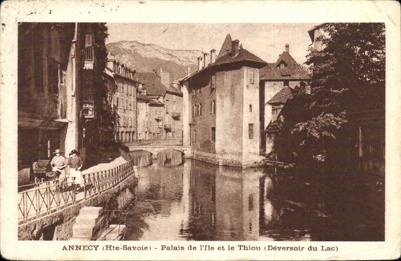 Annecy (Hte-Savoie) - Palais de l'Île et le Thiou (Déversoir du Lac)
