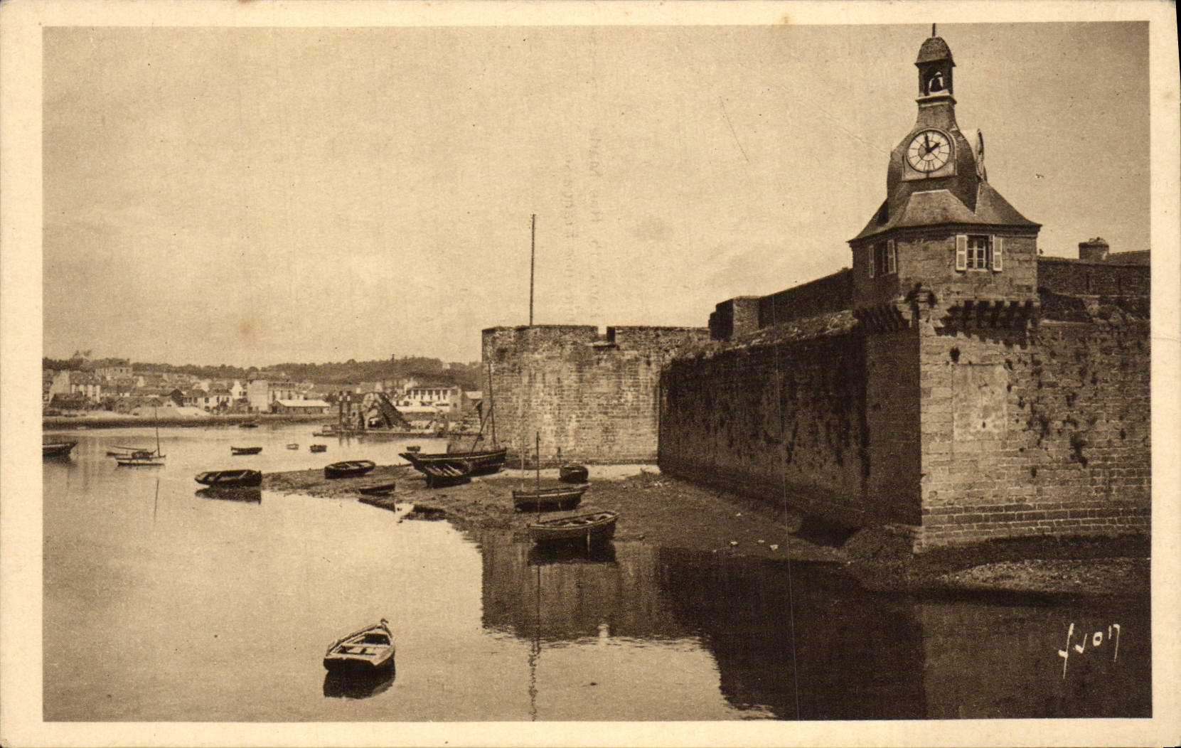 CPA Concarneau Remparts De La Ville Close