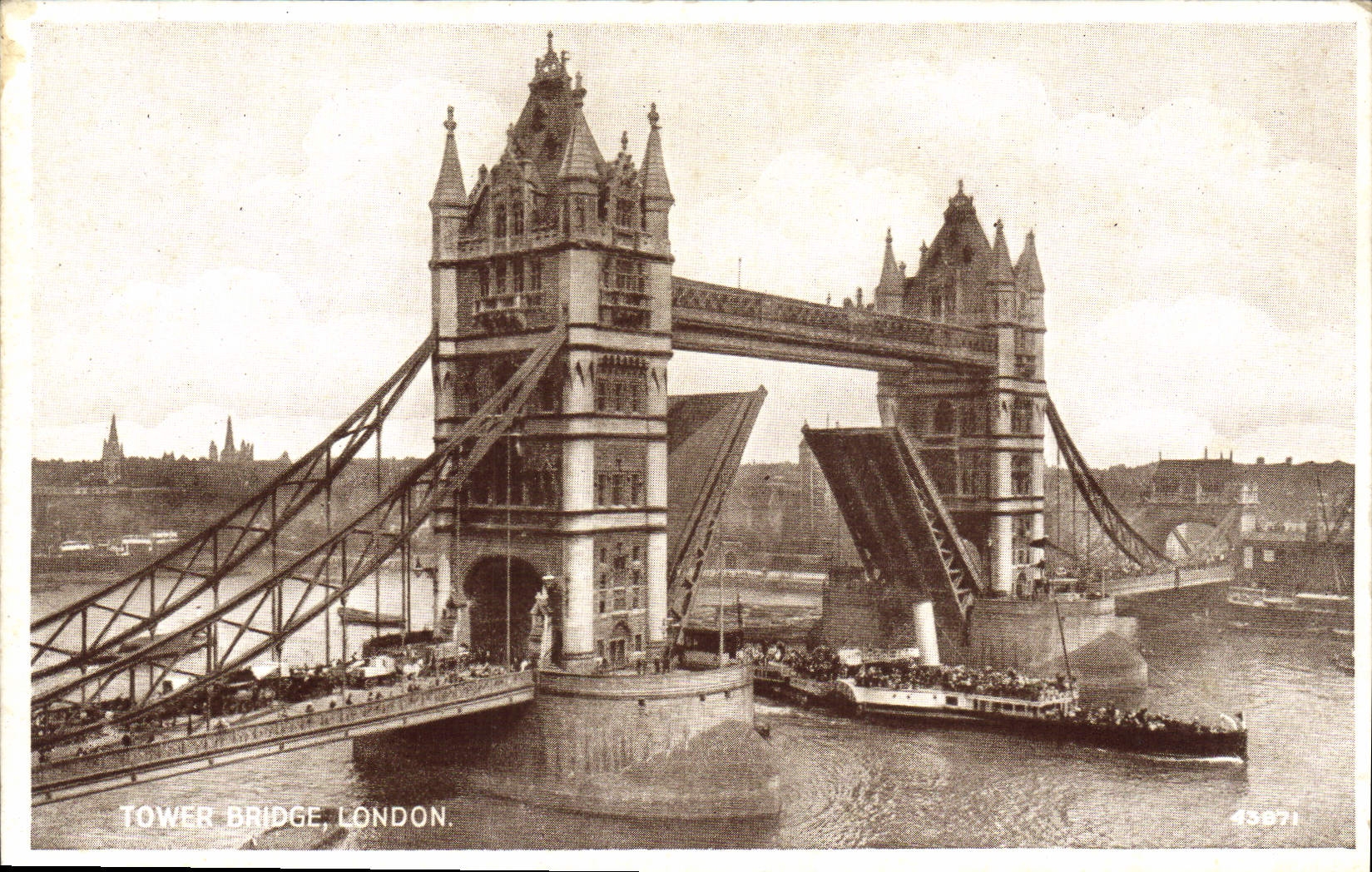 CPA Tower Bridge London Bateau