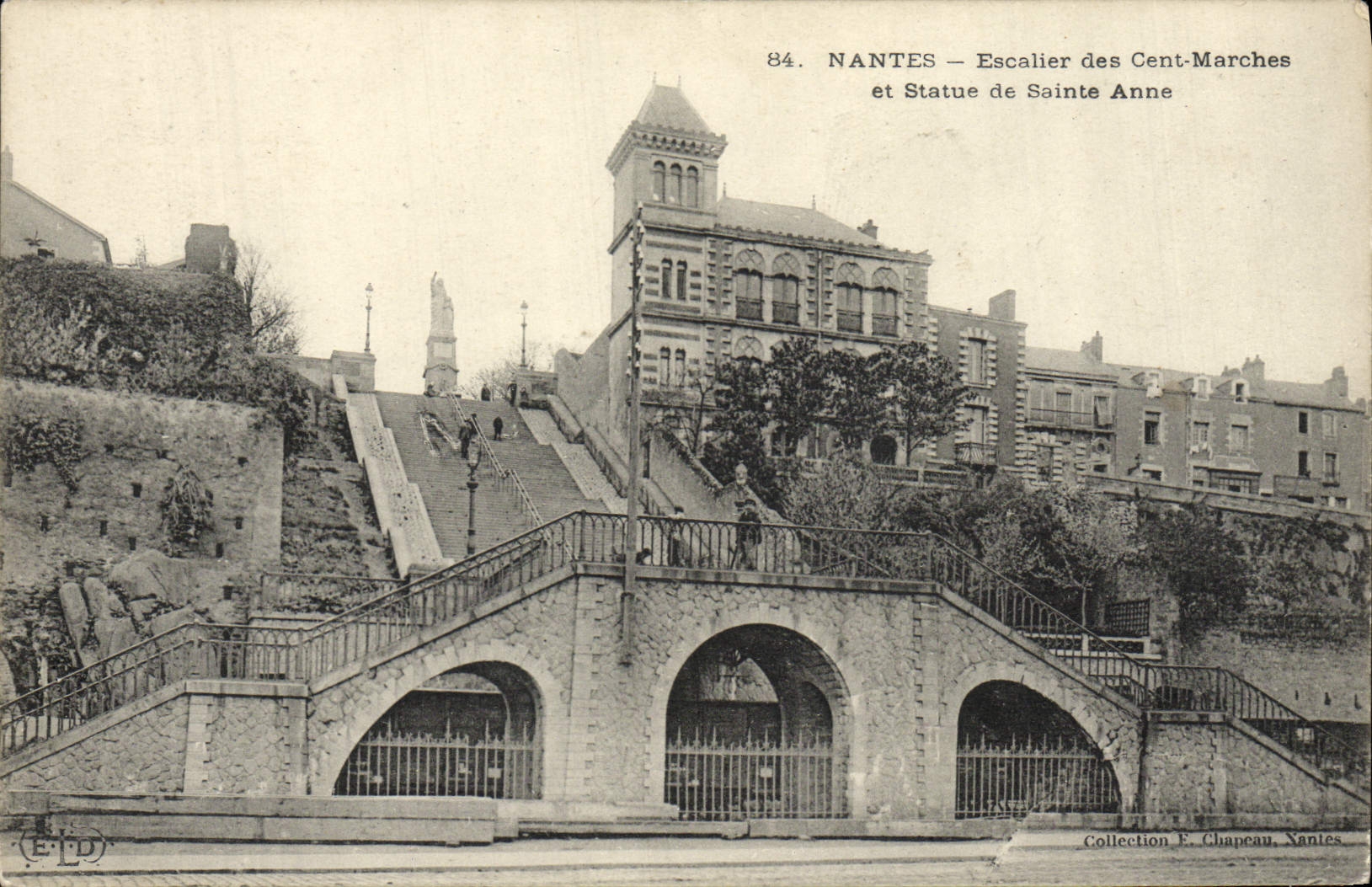 CPA Nantes Escalier Des Cent Marches et statue de Sainte Anne