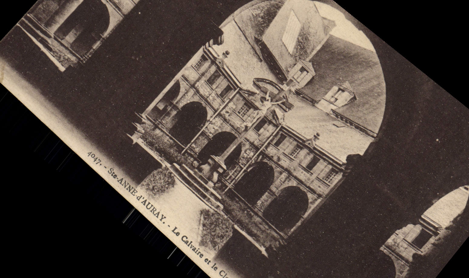 Ste-Anne d'Auray — Le Calvaire et le Cloître — série 4047