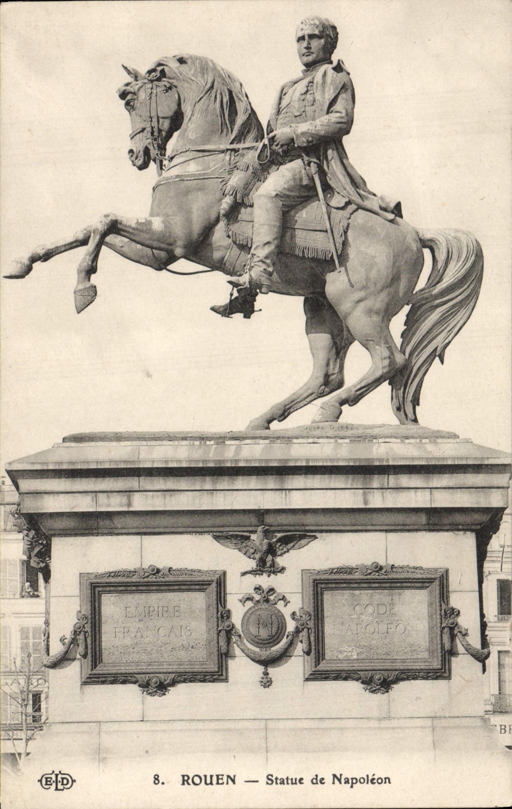 CPA Rouen Statue De Napoleon 1er