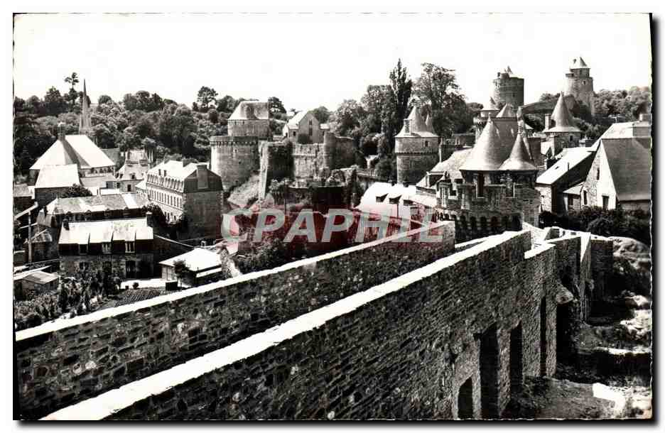 CPM Fougeres Le Chateau et l'Eglise Saint Sulpice 