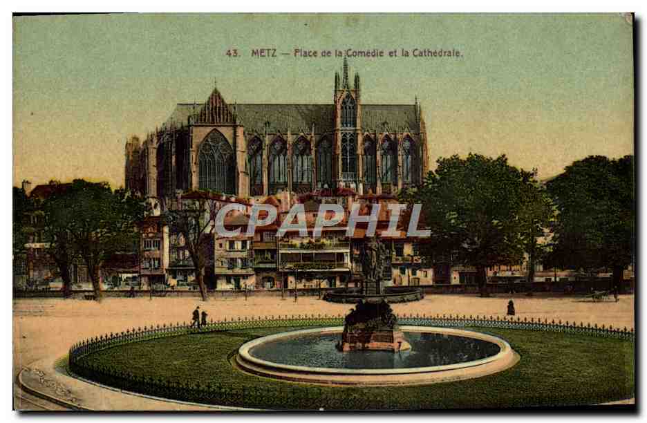 CPA Metz Place de la Comedie et la Cathedrale 