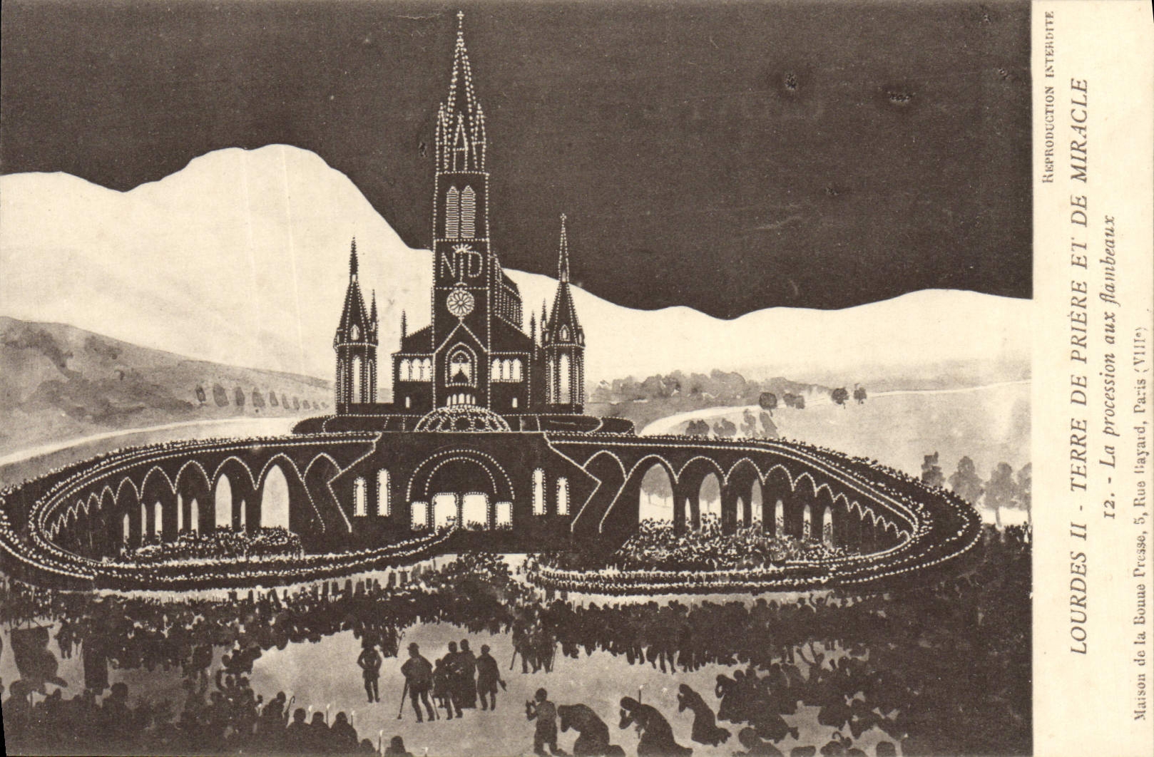 CPA Lourdes La procession aux flambeaux 