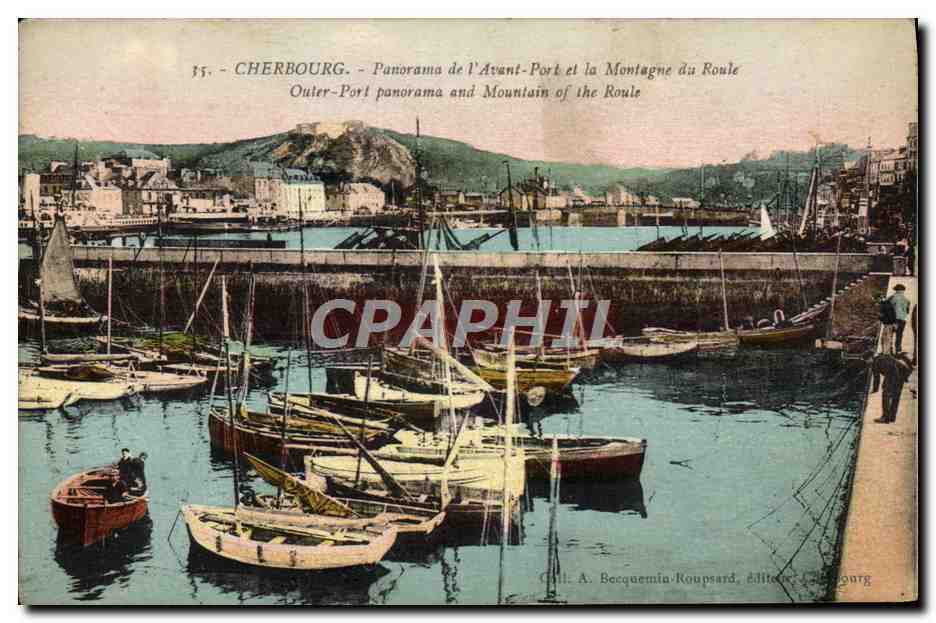 CPA Cherbourg Panorama de l'avant port et la montagne du Roule Bateaux 