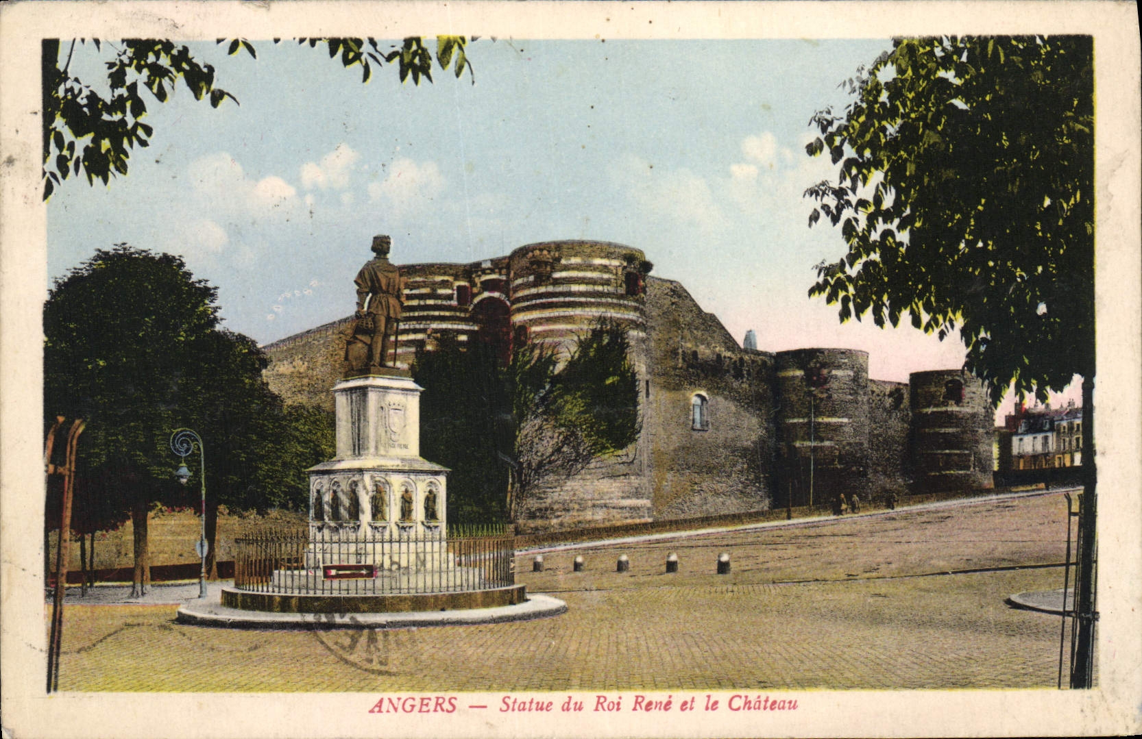 CPA Angers Statue du Roi Rene et le Chateau 
