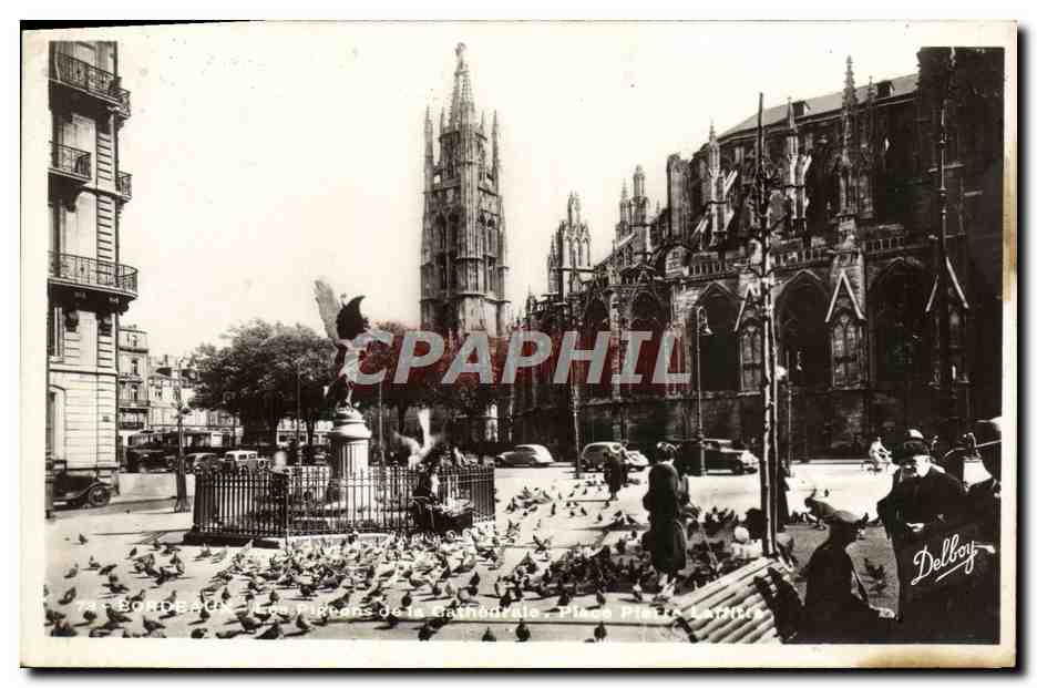 CPM Bordeaux Les pigeons de la cathedrale Place Pierre Laffitte