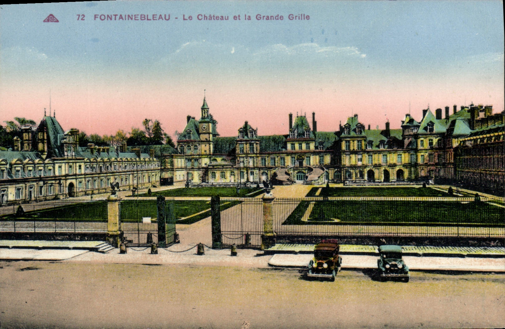 CPA Fontainebleau Le Chateau et la Grande Grille