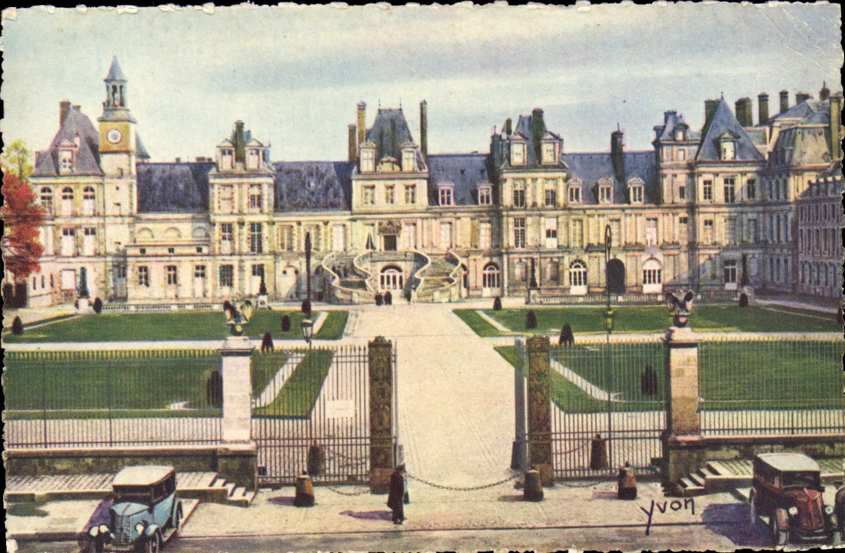 CPA Fontainebleau Le Palais Cour du Cheval Blanc ou des Adieux Automobile