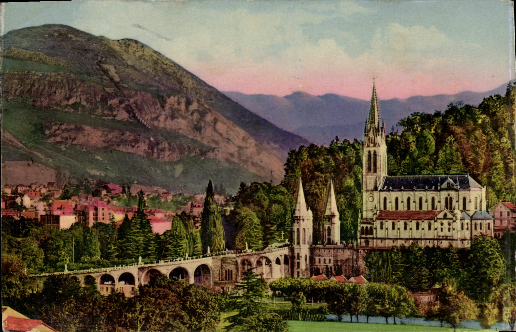 CPA Lourdes La Basilique