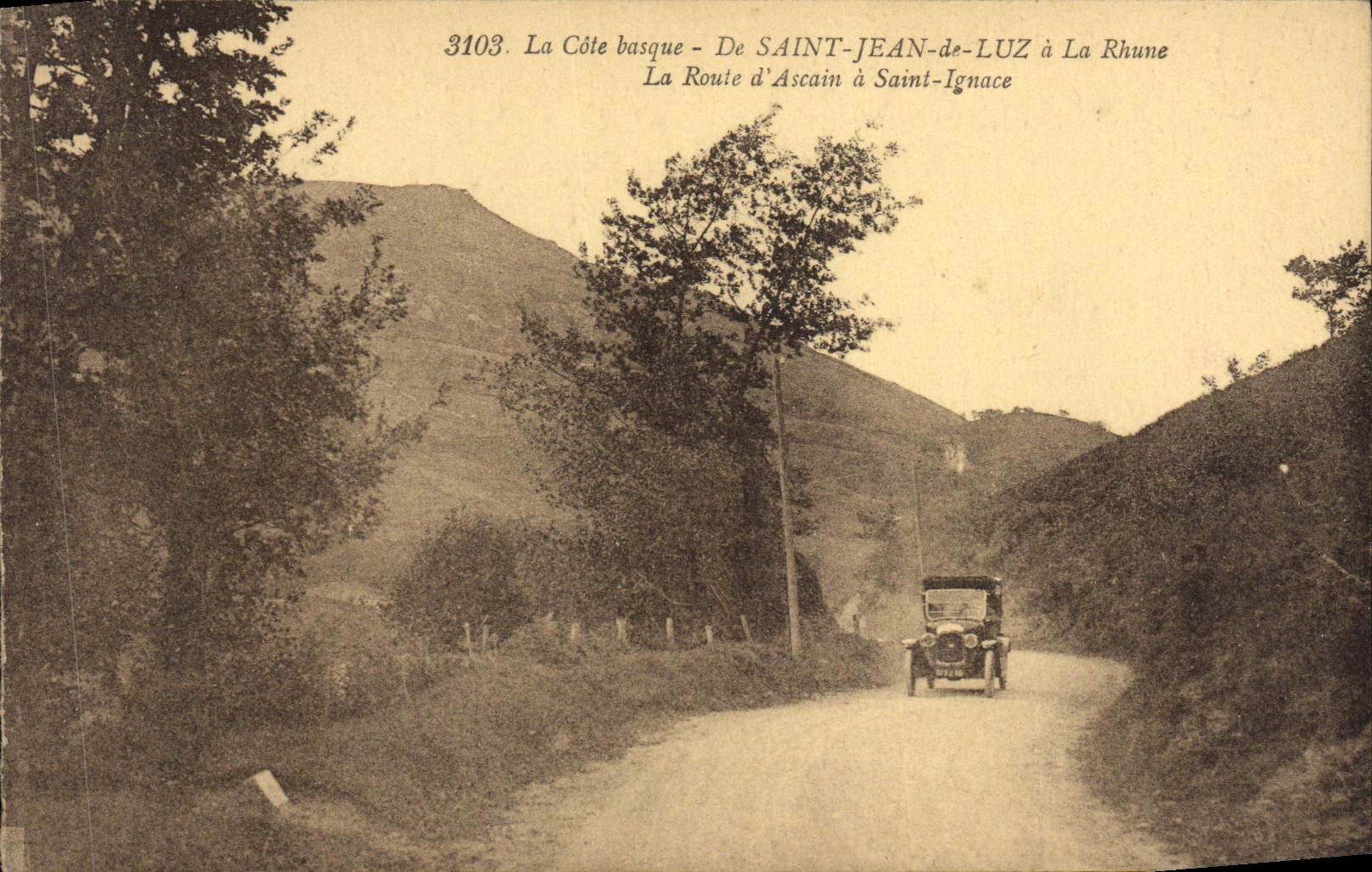 CPA La Cote Basque De Saint Jean de Luz a La Rhune La Route d'Ascain a Saint Ignace Automobile 