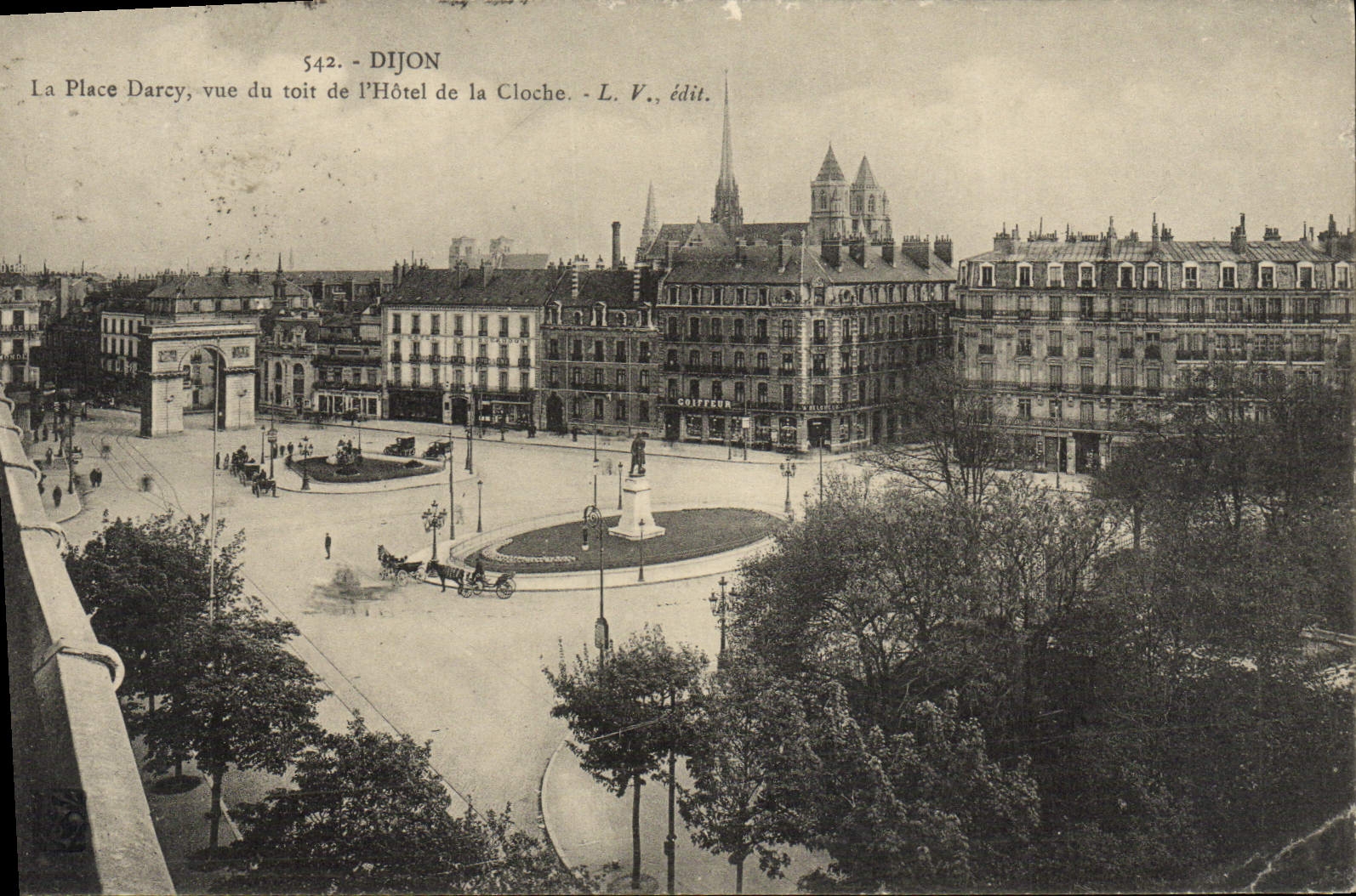 CPA Dijon La Place Darcy Vue du Toit de L'Hotel de la Cloche