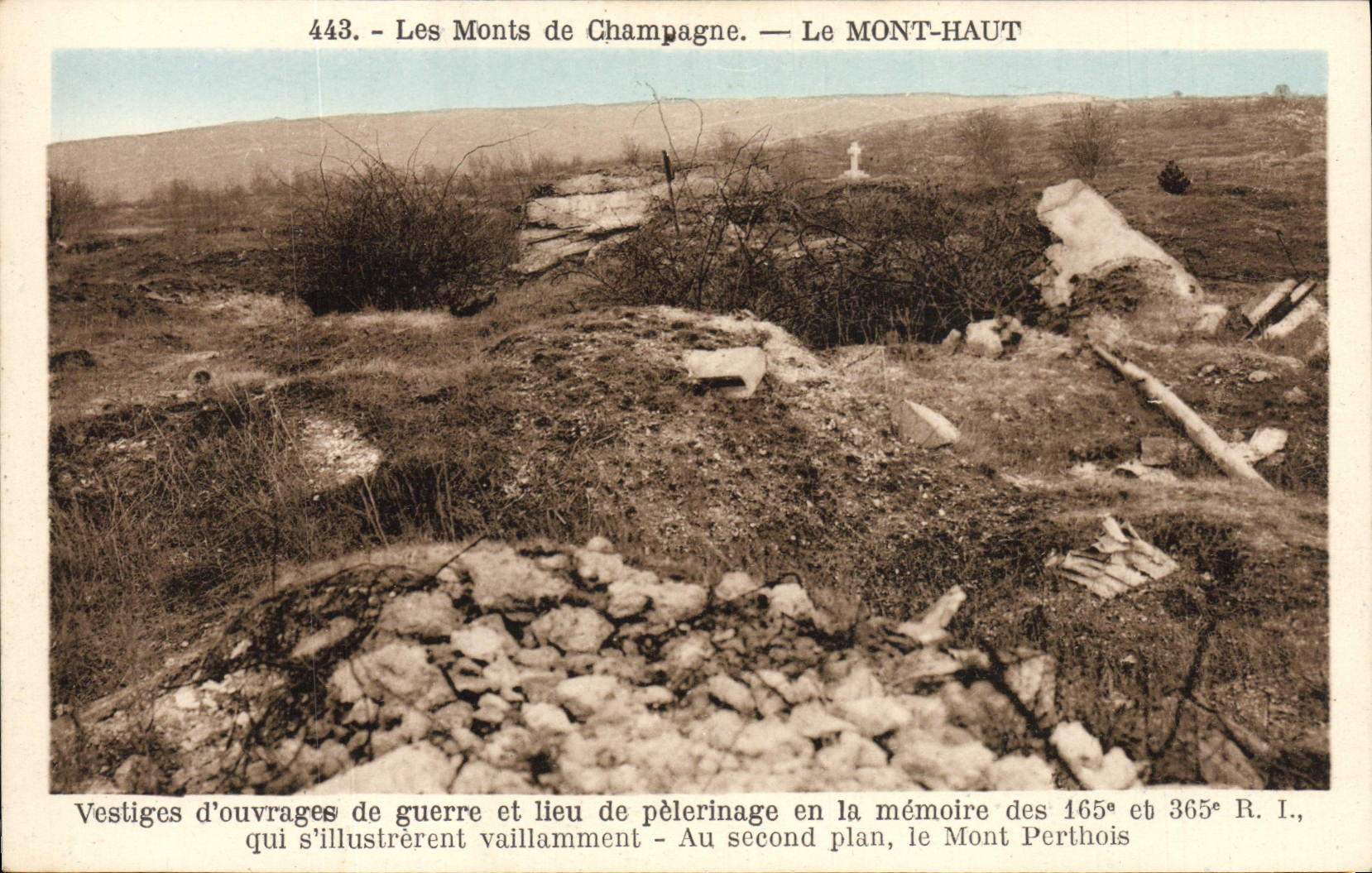 CPA Les Monts de Champagne Le Mont Haut Militaria