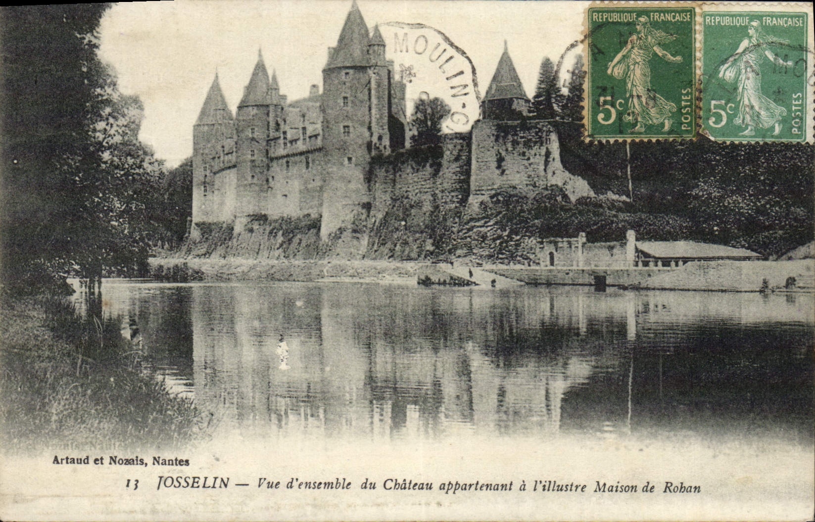 CPA Josselin Vue d'ensemble du Chateau appartenant a l'illustre Maison de Rohan
