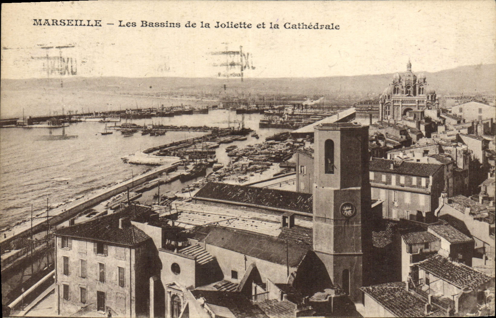 CPA Marseille Les Bassins de la Joliette et la Cathedrale