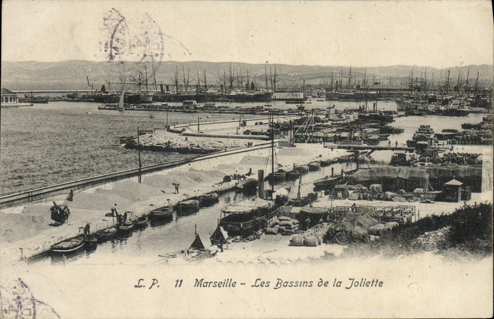 CPA Marseille Les Bassins de la Joliette Bateaux