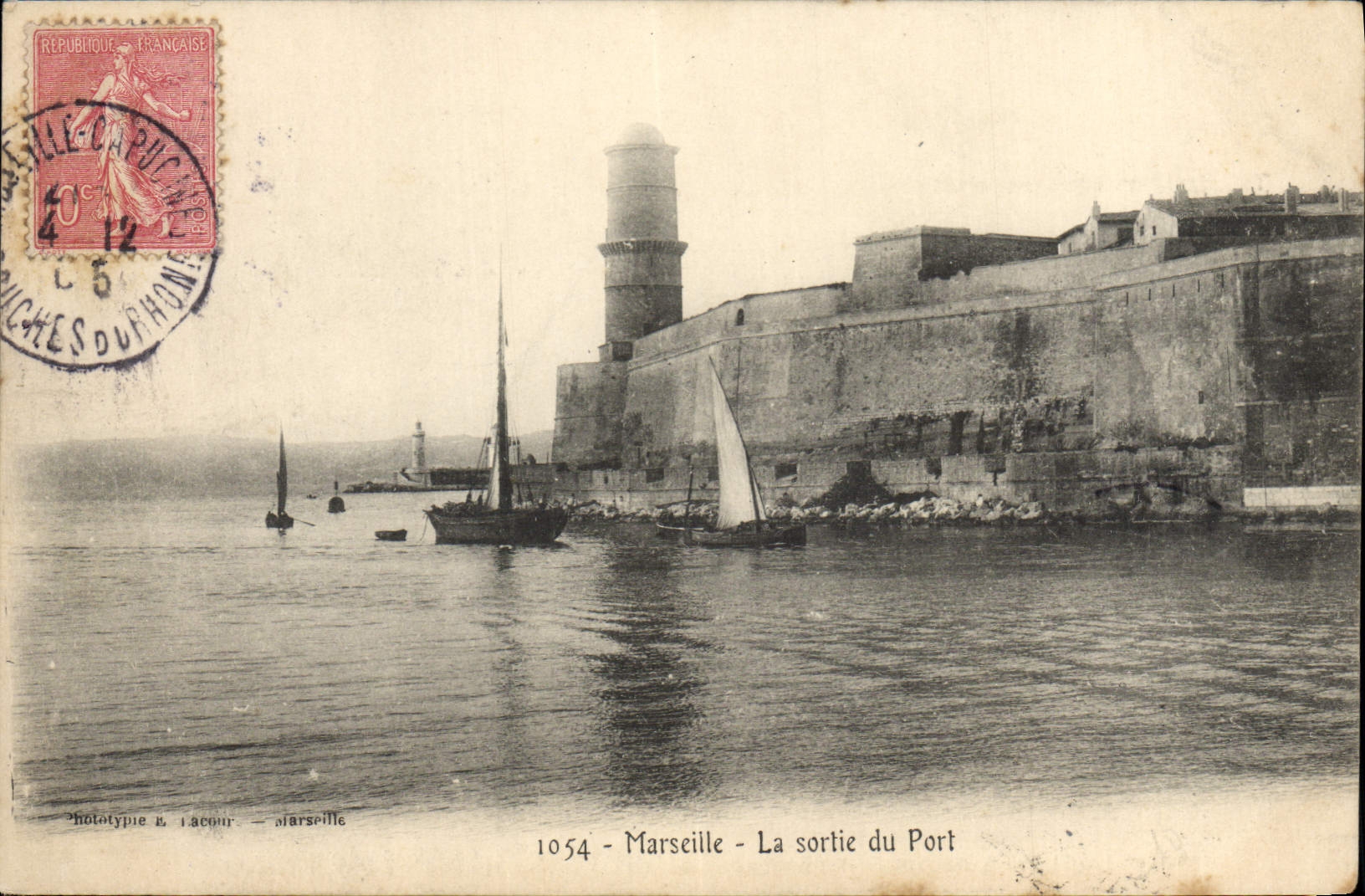 CPA Marseille La Sortie du Port Bateaux