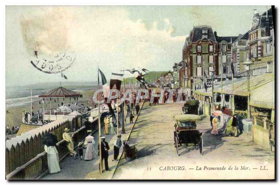 CPA Cabourg La Promenade de la Mer