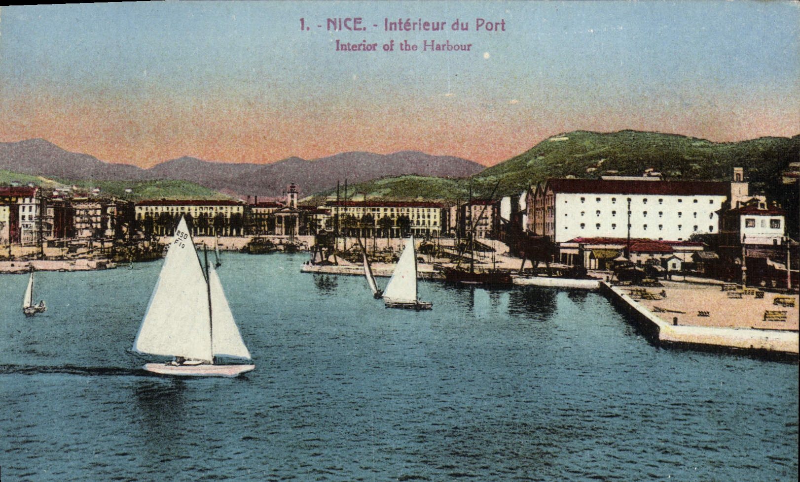 CPA Nice Interieur du Port Bateaux
