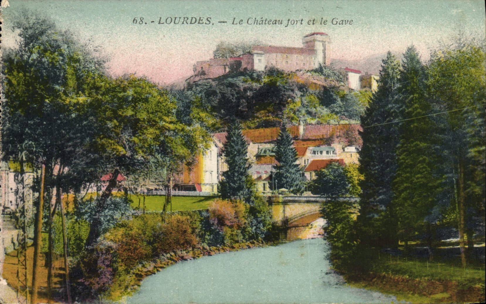 CPA Lourdes Le Chateau fort et le Gare