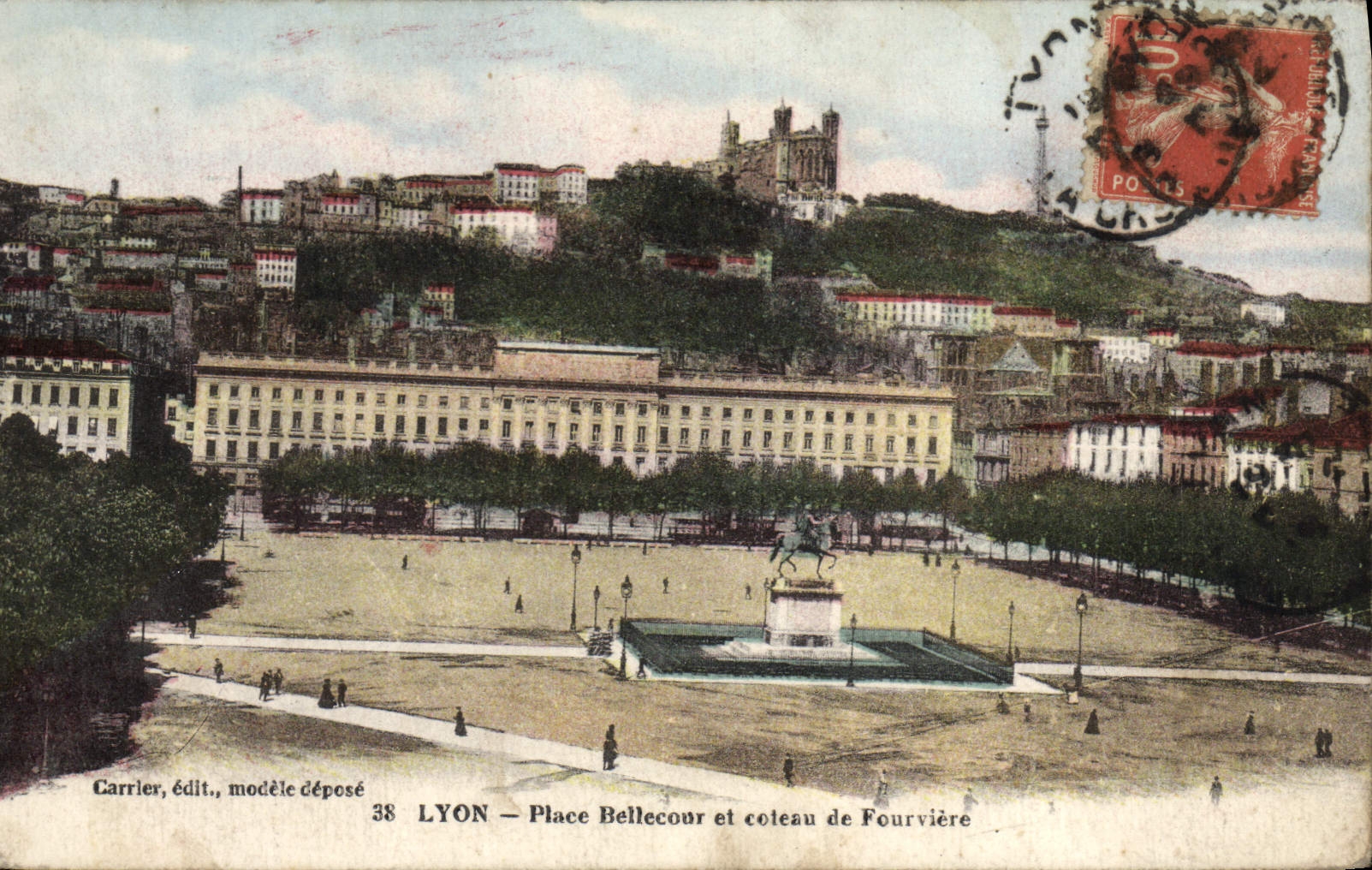 CPA Lyon Place Bellecour et coleau de Fourviere