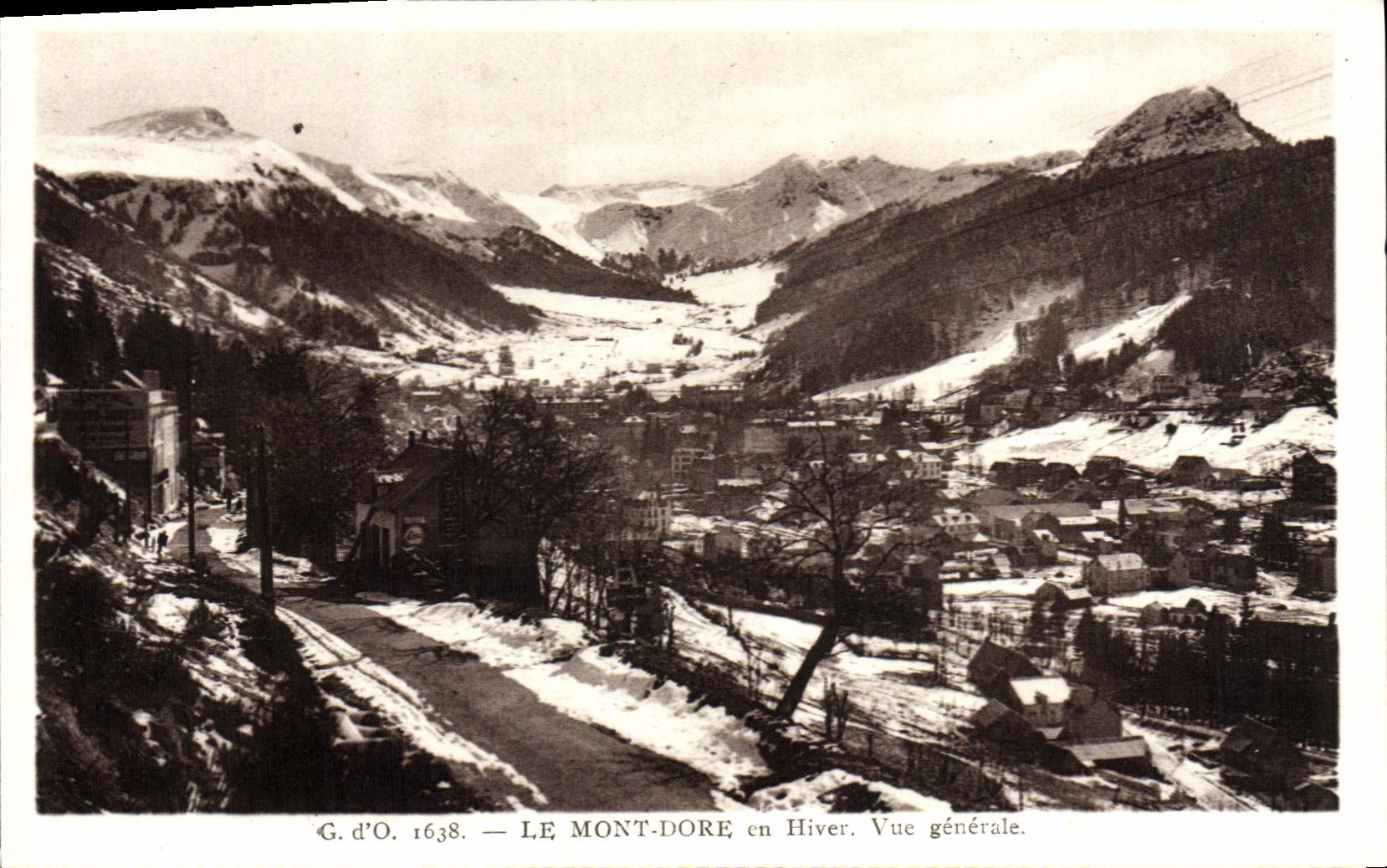 CPA L'Auvergne Le Mont Dore en hiver Vue generale