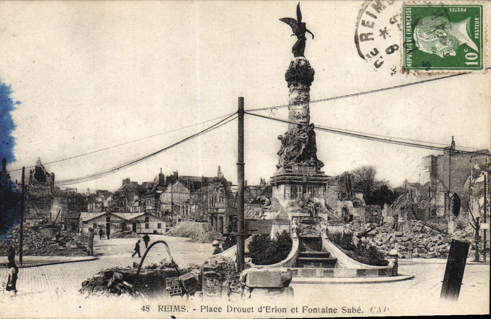 CPA Reims Place Drouet d'Erlon et Fontaine Sube Militaria 