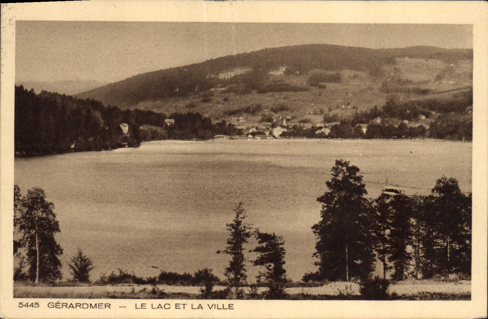 CPA Geraromer Le Lac Et La Ville