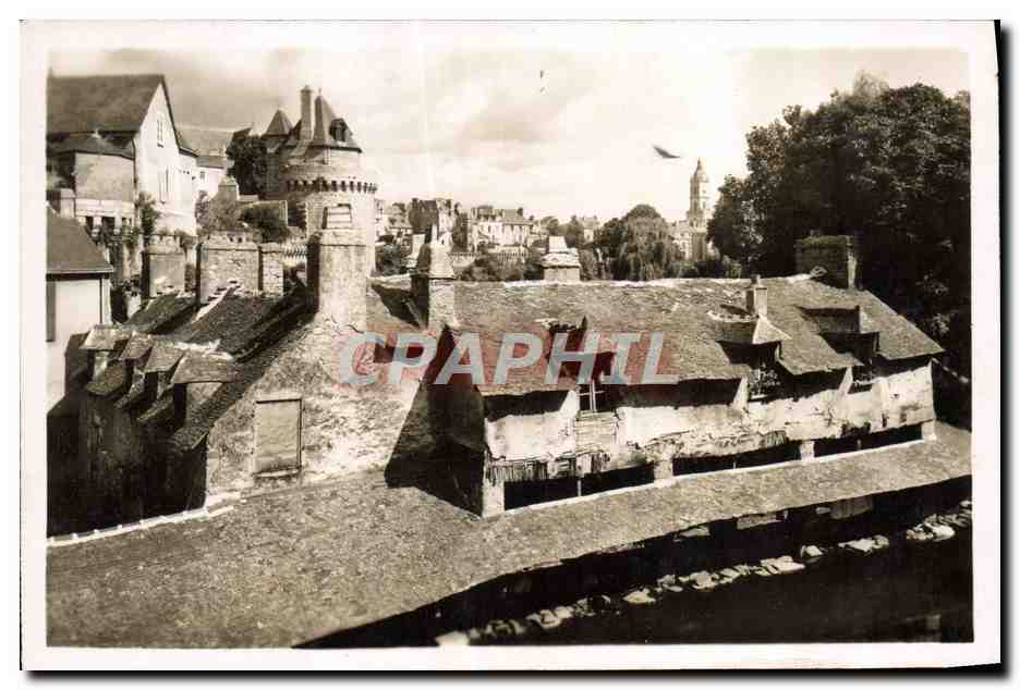 CPM Vannes Anciens Remparts Vieux Lavoirs et douve de la Garenne 
