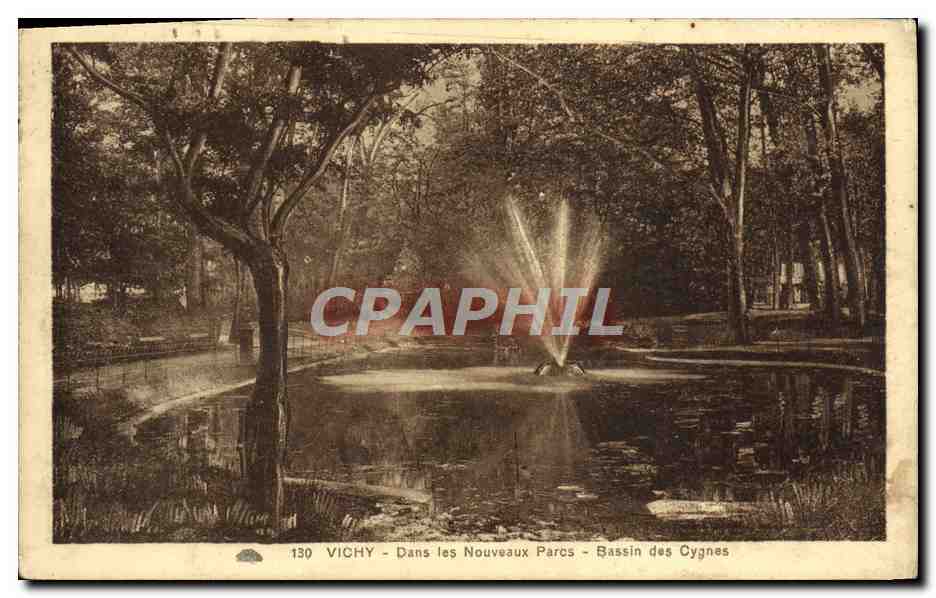 CPA Vichy Dans les Nouveaux Parcs Bassin des cygnes